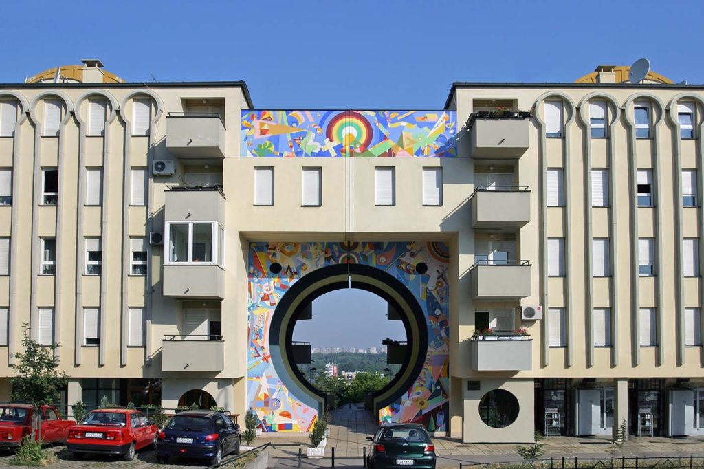 Sunčana padina Banovo brdo – glavna fasada i kružni prolaz
