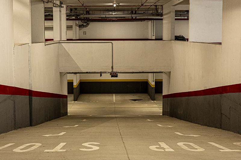 Garažna rampa za ulaz u podzemnu garažu projekta Zemona NOVA u Zemunu