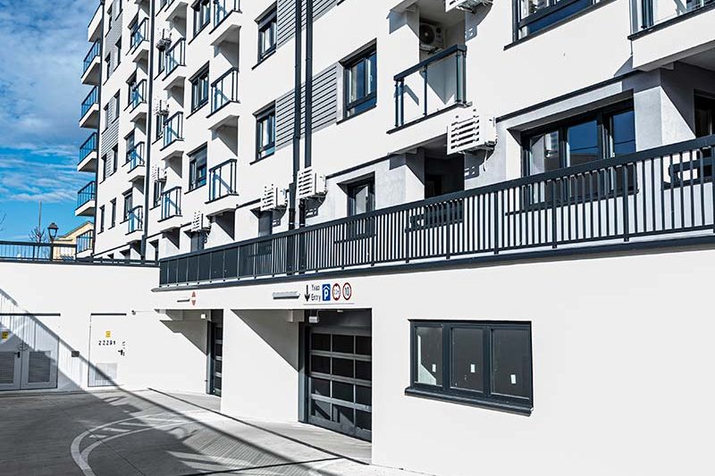 Ulaz u podzemnu garažu projekta Zemona NOVA Neimar-V u Banatskoj ulici u Zemunu